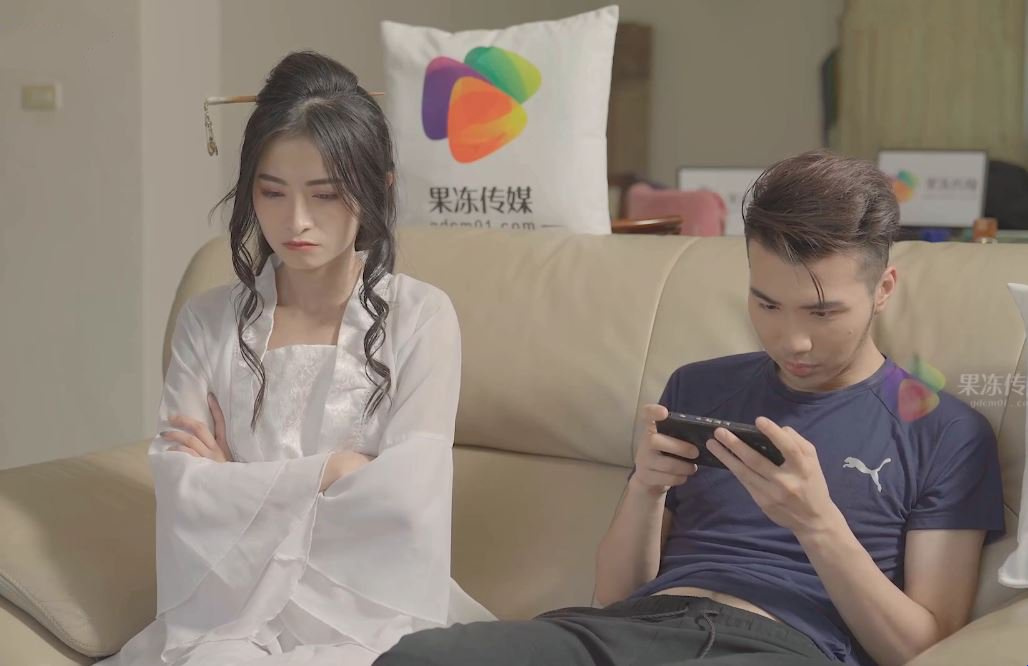 杭女士厭倦了她的男朋友正在尋找一個可以和她做愛的男人